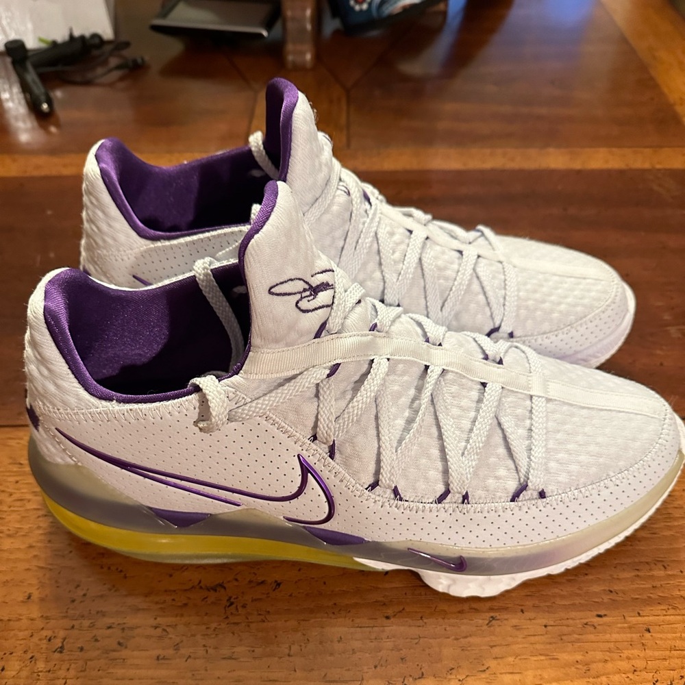 Nike Lebron XVII 17 LAKERS Edition Low (White) in Great Condition size 13
